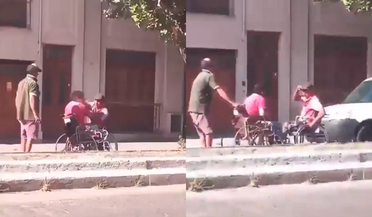 Pelea viral entre dos hombres en silla de ruedas en Tucumán. Foto: captura video.