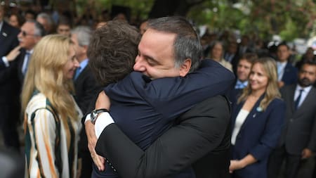 Aunque Milei respalda a Adorni, crece la preocupación interna por el costo político y el impacto en la gestión