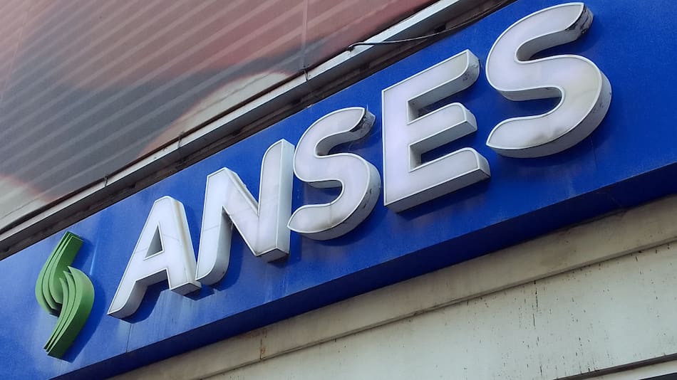 ANSES confirmó que dejará de darle el bono a un grupo de beneficiarios. Foto: NA.