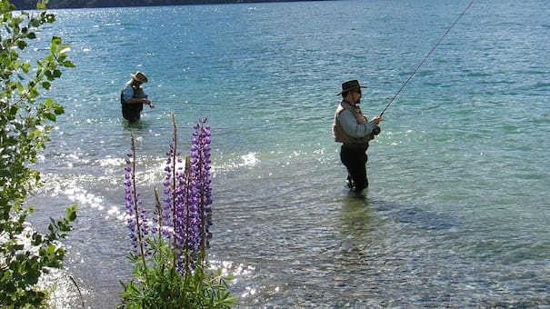 Pesca deportiva en la Patagonia: permisos, reglamentos y espejos de agua habilitados para evitar inconvenientes