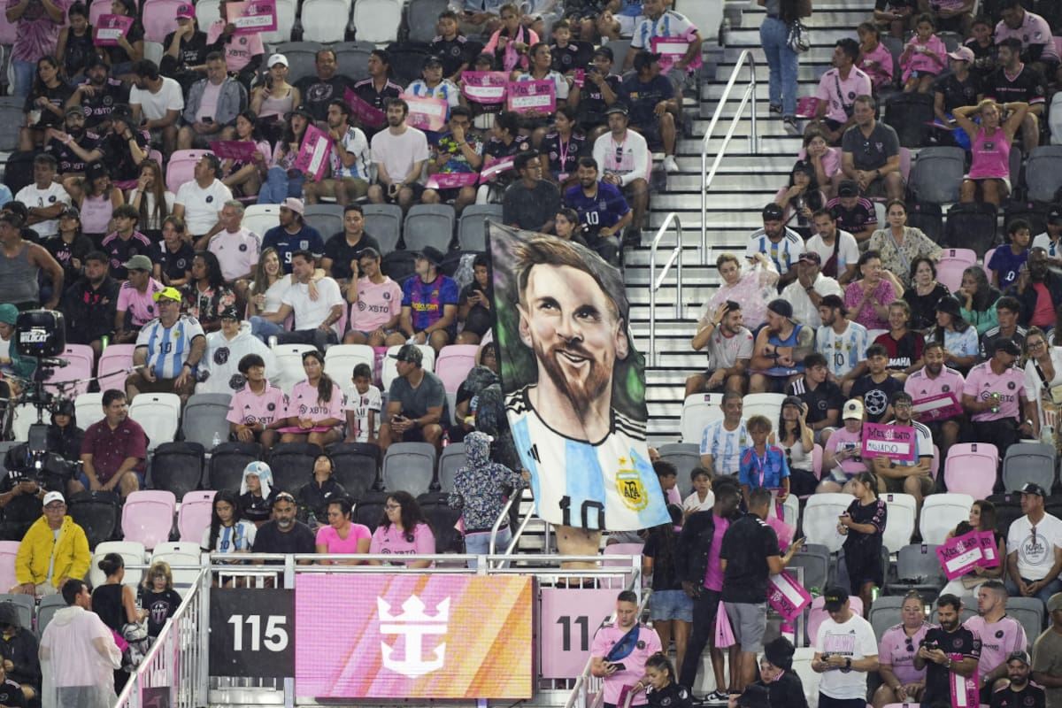 Los hinchas dijeron presente a pesar de las intensas lluvia en Miami. Foto: Reuters.