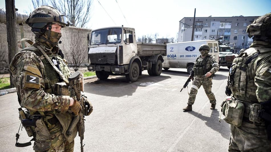 Militares rusos secuestran a personas en Lugansk. Foto Twitter @espressoTV.