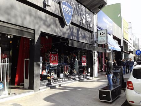 Outlets de la calle Aguirre, en Villa Crespo. Foto: Buenos Aires Connect.