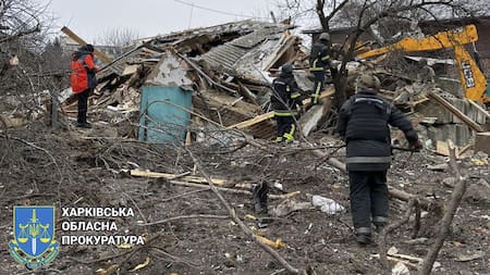 Destrucción tras un ataque con cohetes rusos en la región de Járkov, Ucrania. Foto: EFE
