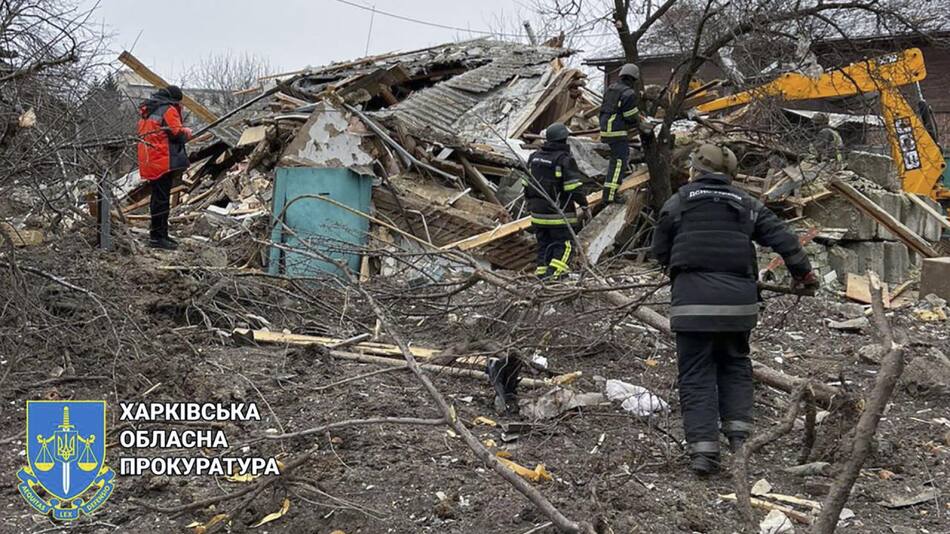 Destrucción tras un ataque con cohetes rusos en la región de Járkov, Ucrania. Foto: EFE