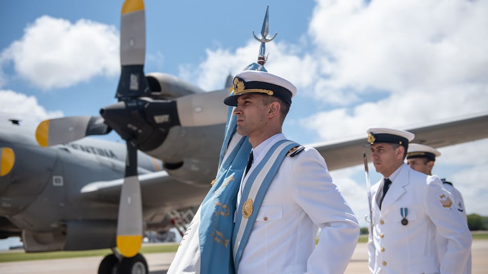 Se presentó oficialmente un nuevo avión P-3C Orion.