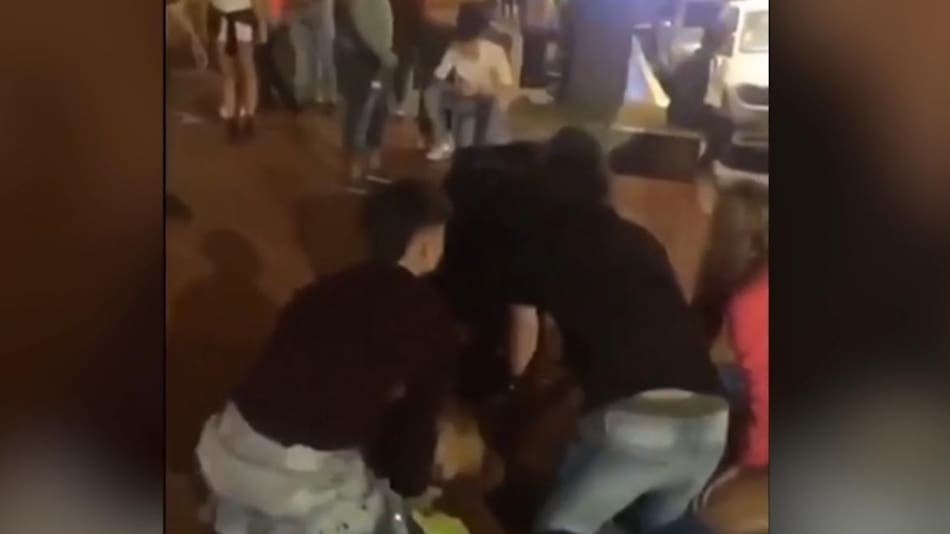 Intento de reanimación de Fernando en las calles de Villa Gesell