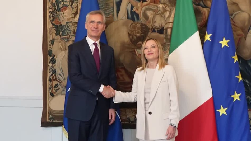 Giorgia Meloni y Jens Stoltenberg. Foto: Reuters.
