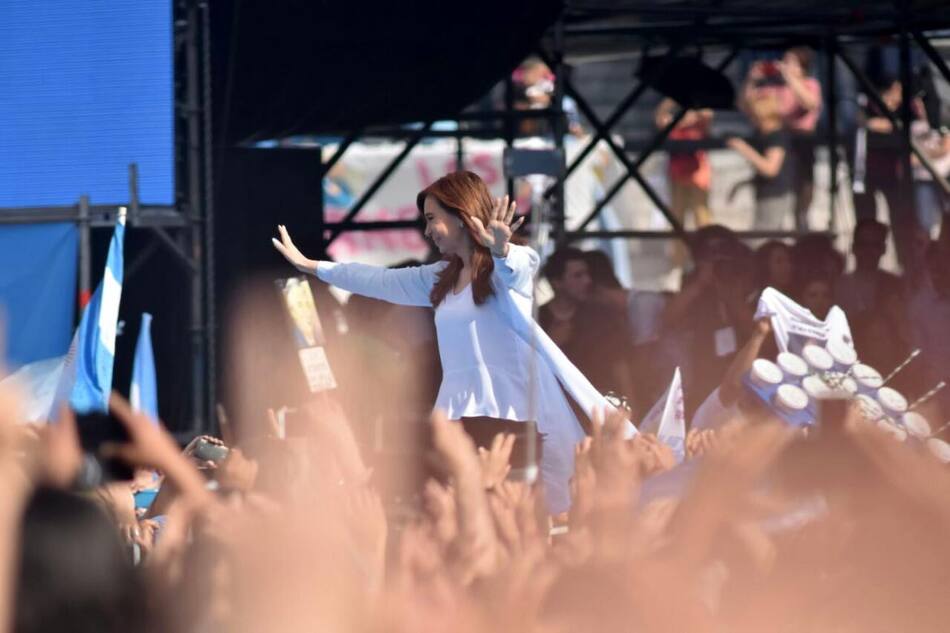Cristina Kirchner en Avellaneda, cierre de campaña (DYN)