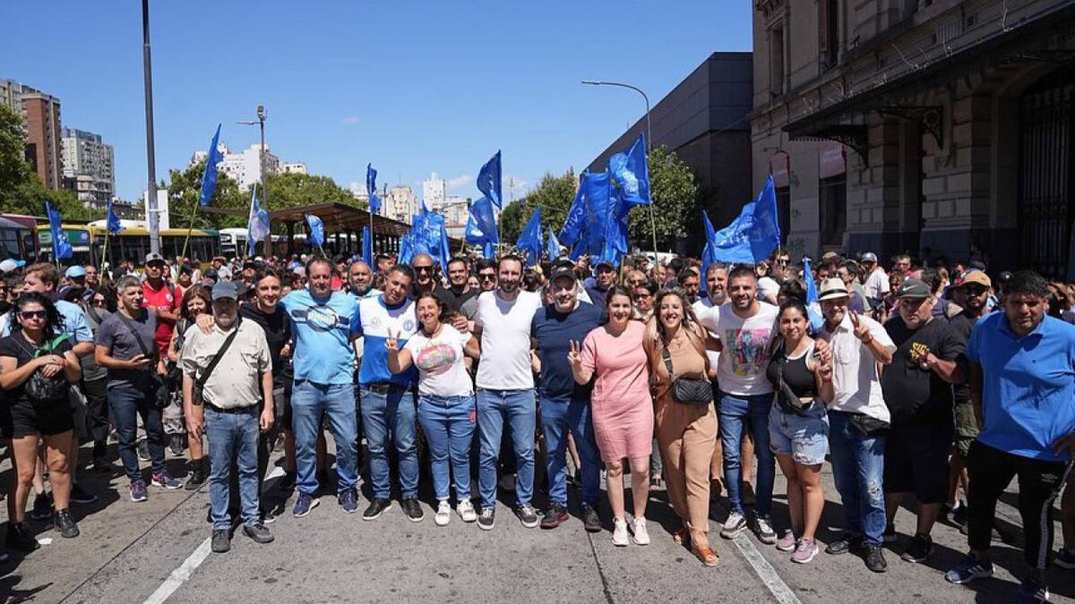 Gustavo Menéndez durante el paro general del 24 de enero. Foto: @gamenendez.