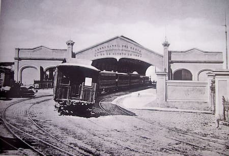Entrada a la estación del Parque