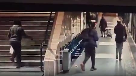 Agresión con un cuchillo en pleno metro de Lyon. Foto: Captura de video