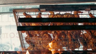 Secreto de asadores: el ingrediente navideño que realza de manera diferente el sabor del pollo