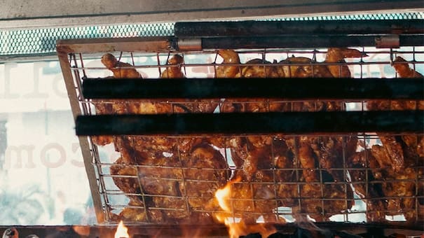 Secreto de asadores: el ingrediente navideño que realza de manera diferente el sabor del pollo