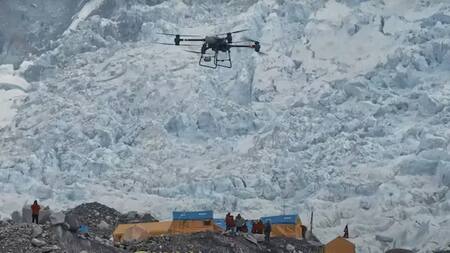 El dron de la empresa DJI que hizo un traslado en el Everest. Foto: DJI.