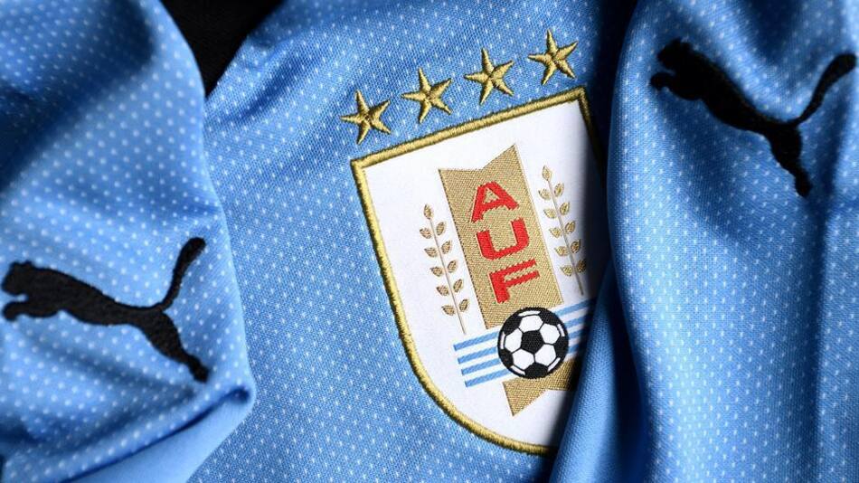 Uruguay defiende las cuatro estrellas de su escudo ante la FIFA
