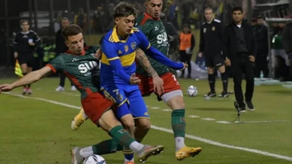 Patada de Milton Leyendecker a Exequiel Zeballos por Copa Argentina. Foto: NA.