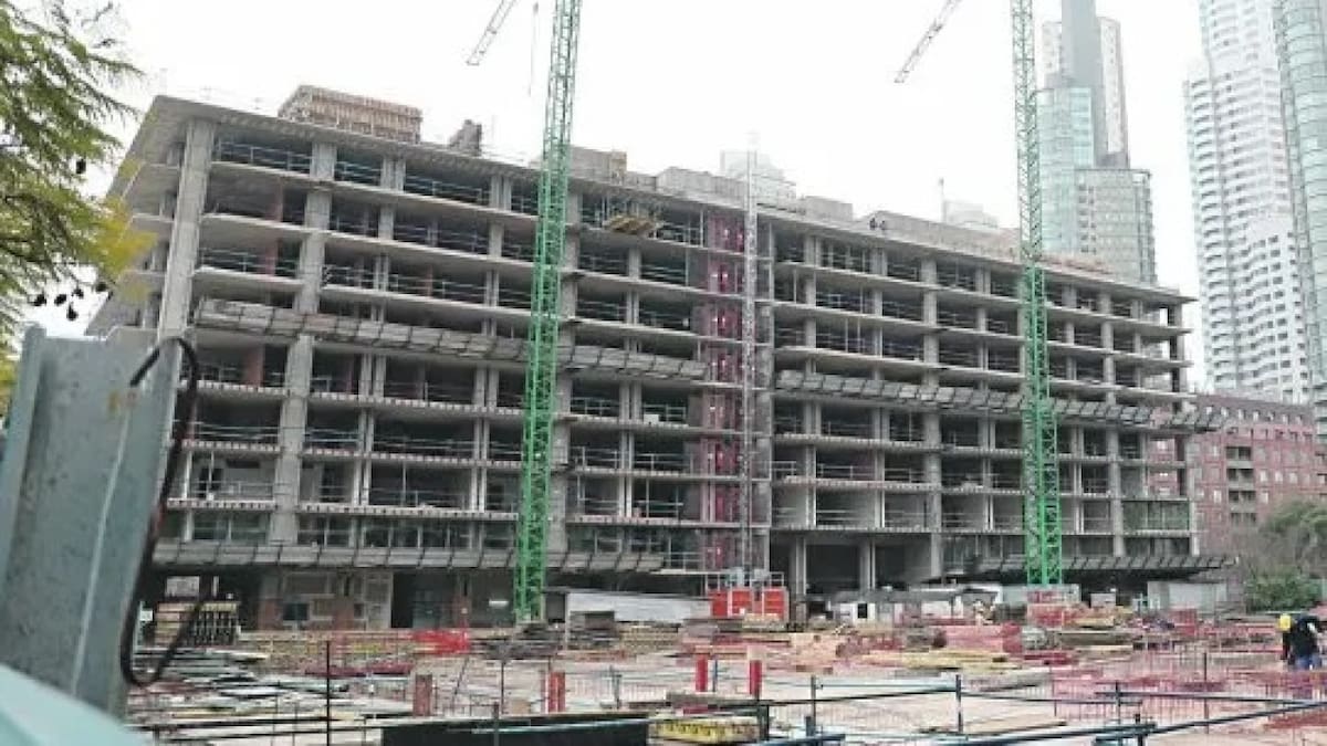 Desarrollo inmobiliario en lote de hotel alojamiento.