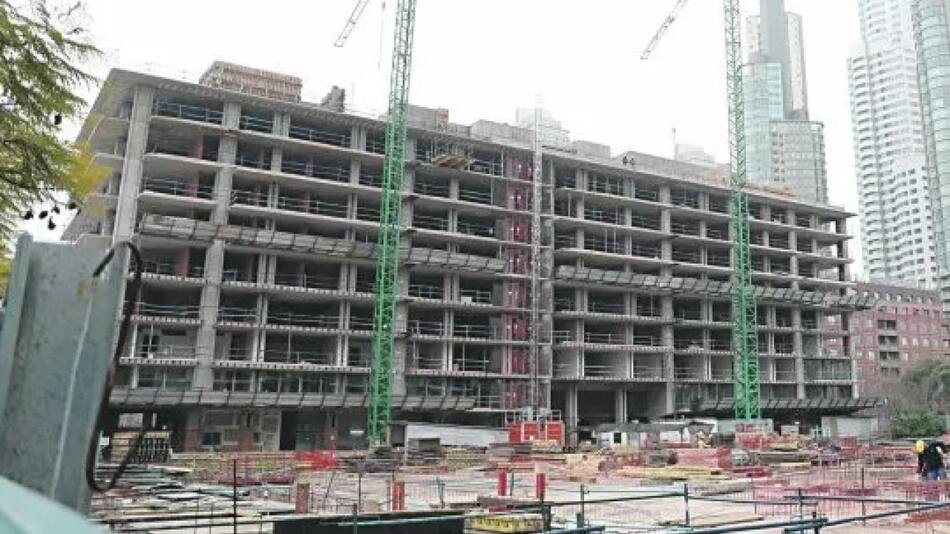 Desarrollo inmobiliario en lote de hotel alojamiento.