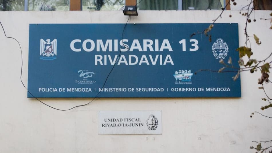 Policía, comisaría Mendoza, NA