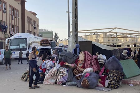 La crisis ambiental y humanitaria que viven las personas en Jan Yunis. Foto: EFE.