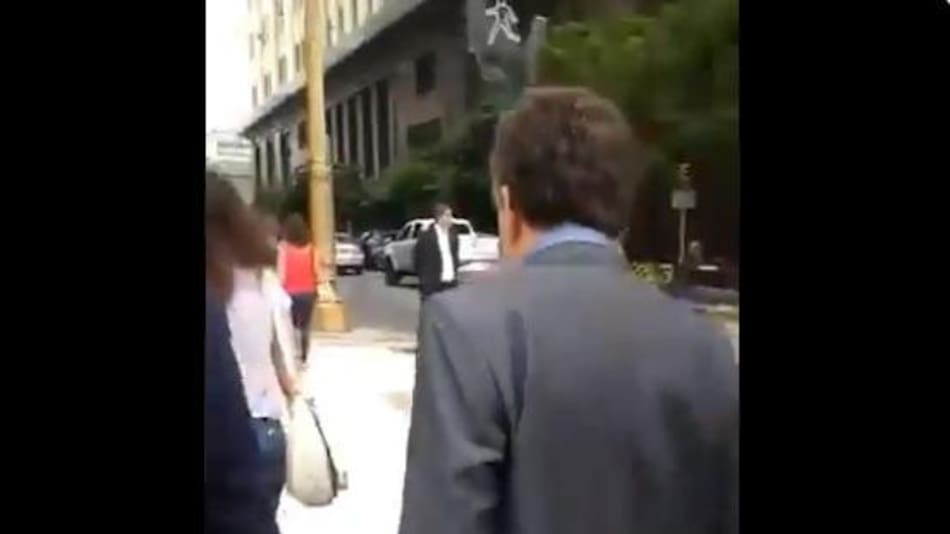 Escrache a Nicolás Dujovne