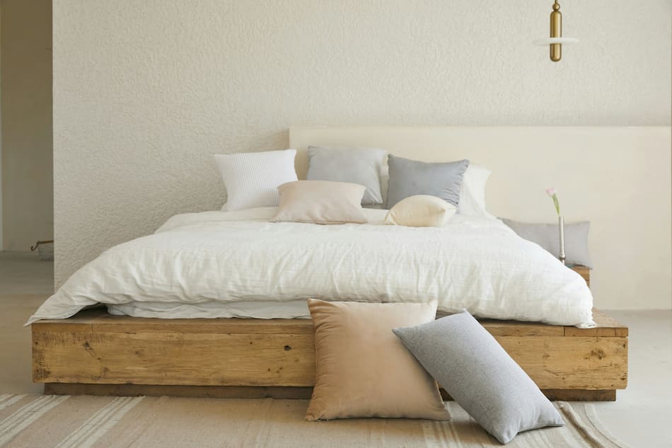 Almohadas, cama. Foto: Unsplash