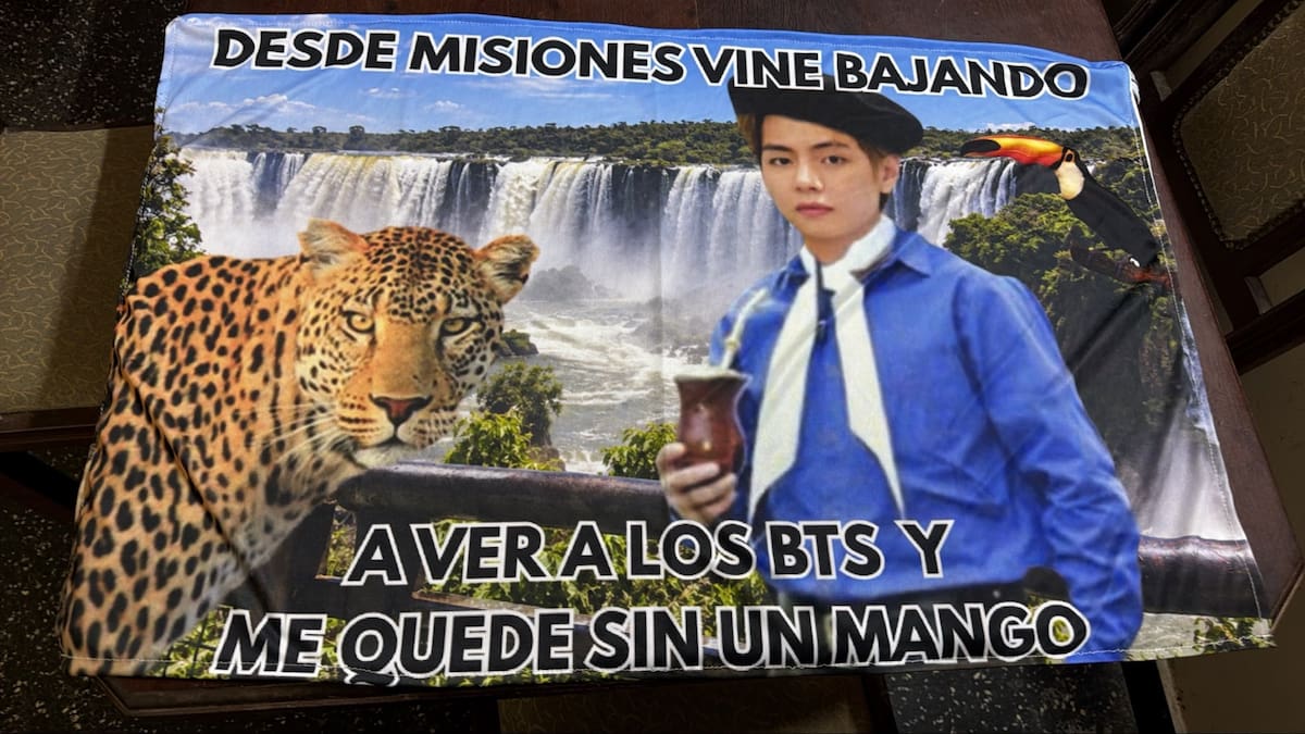 Banderas hechas por las fanáticas de BTS.