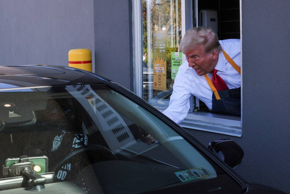 Donald Trump en un restaurante reconocido de comidas rápidas. Foto: Reuters.