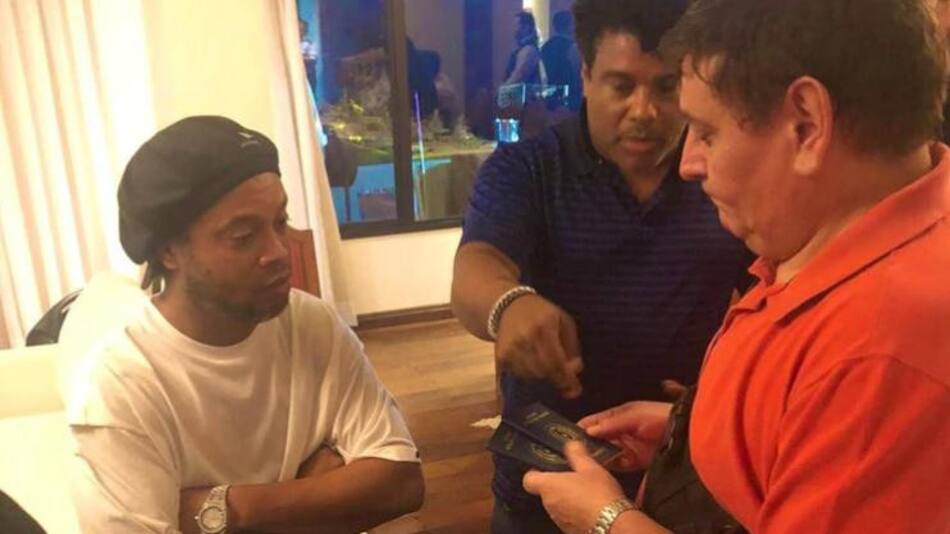 Ronaldinho detenido