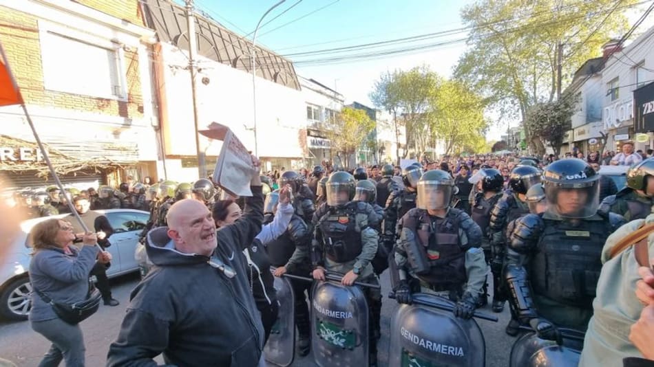 Tensión en Mar del Plata durante la caminata de Javier Milei.