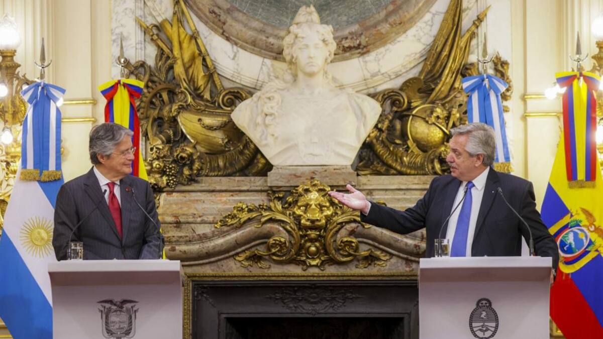El presidente Alberto Fernández y su par de la República del Ecuador, Guillermo Lasso, durante la rueda de prensa conjunta en casa de gobierno. Foto NA: PRESIDENCIA