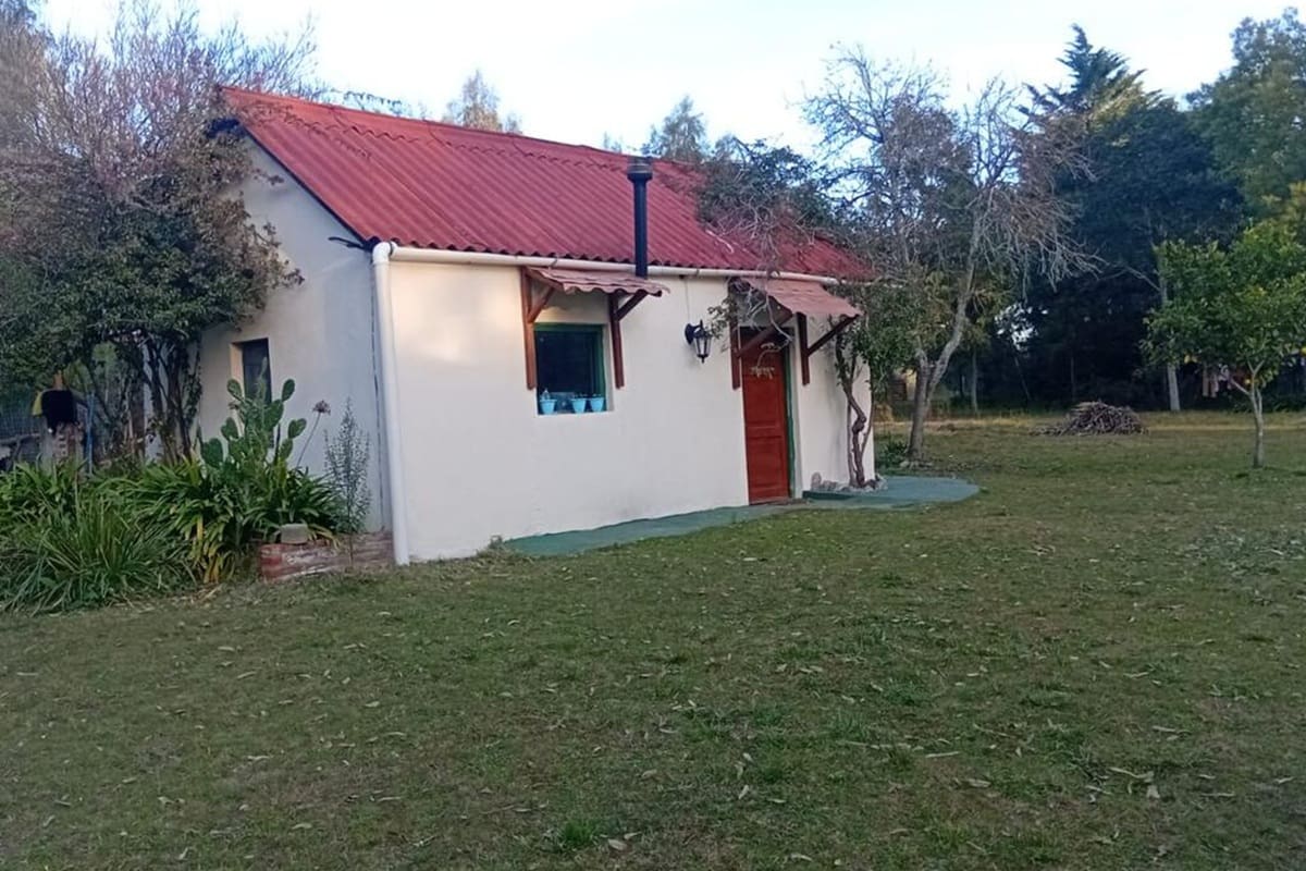 El proyecto se presenta como un refugio para quienes desean alejarse del ritmo urbano y experimentar una forma de vida más cercana a la naturaleza.