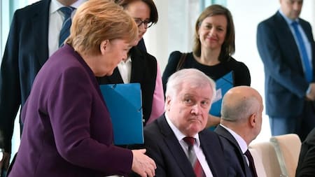 Angela Merkel es rechazada por el saludo de un ministro por Coronavirus