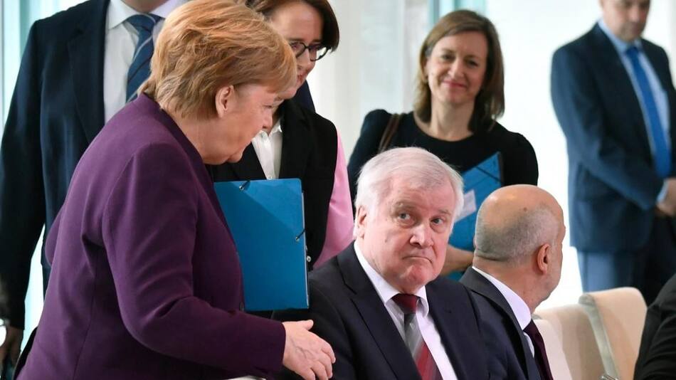 Angela Merkel es rechazada por el saludo de un ministro por Coronavirus