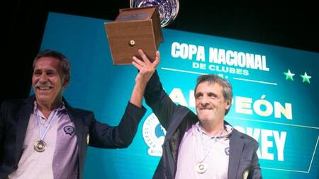 Festejos en el primer campeonato argentino de Truco