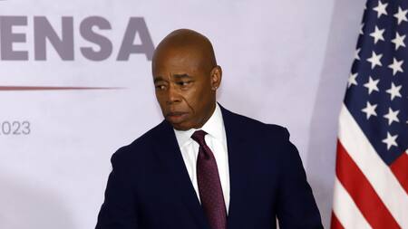 Erics Adams en su visita a México. Foto: EFE.