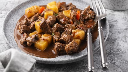 Guiso, comida. Foto: Freepik