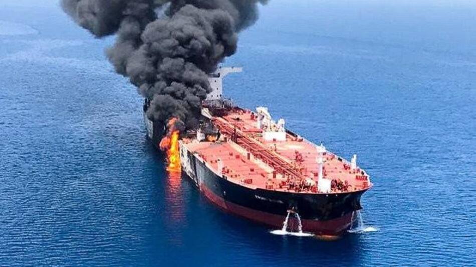Ataque a buques petroleros - Reuters