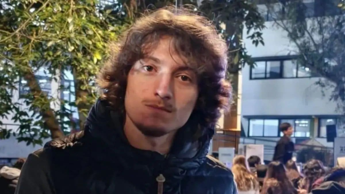 La imagen corresponde a Mariano Martínez, el joven de 21 años visto por última vez tras asistir a la Facultad de Arquitectura de la UNLP. En las últimas horas surgió una pista en Córdoba que es investigada por las autoridades.