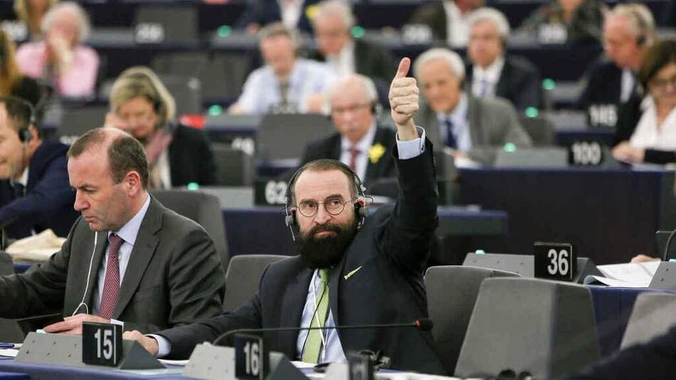 Diputado belga Szájer involucrado en escándalo