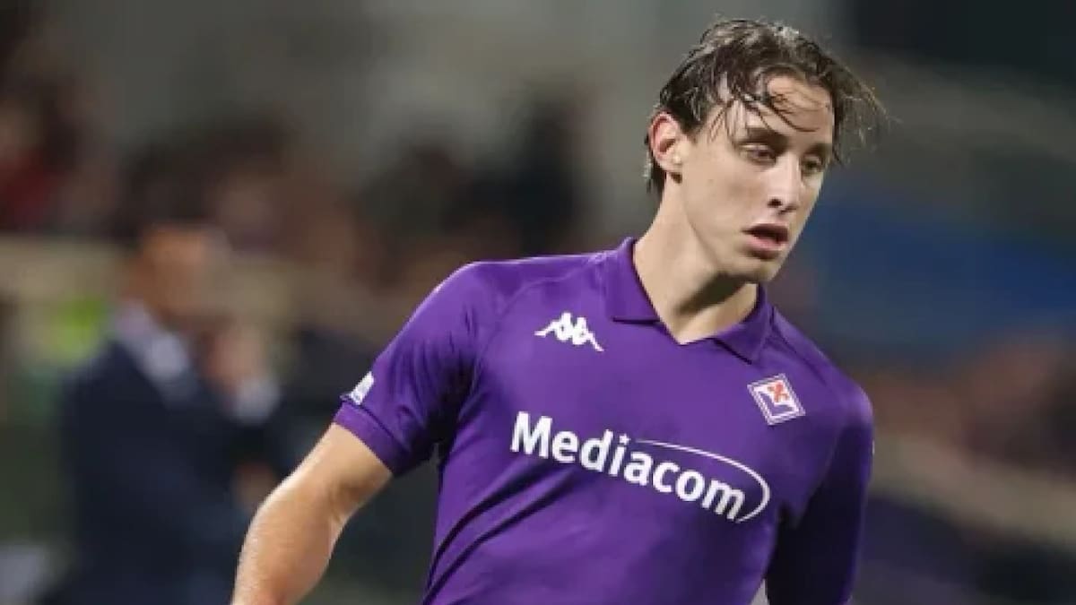 Edoardo Bove, jugador de la Fiorentina que colapsó en medio de un partido. Foto: NA.