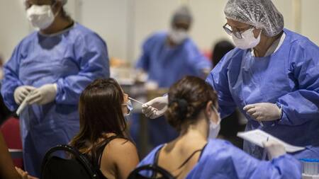 Alerta por suba de casos Covid: la diferencia de criterio de testeo entre CABA y PBA