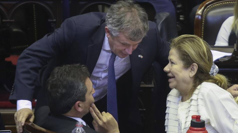 Sergio Massa, Emilio Monzó y Graciela Camaño en Diputados