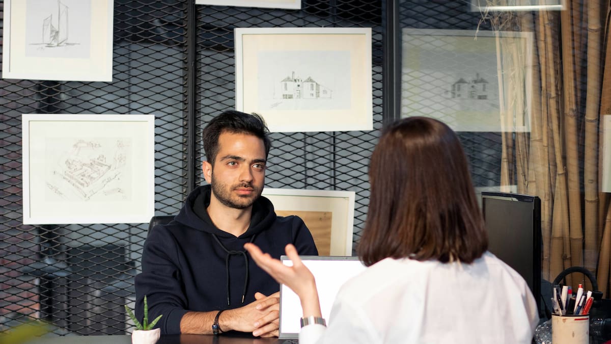 Tu currículum puede ser invisible para las empresas: el error común que hace que los reclutadores te descarten