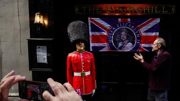 La muerte de Isabel II, en fotos: luto en Reino Unido, despedidas internacionales y homenajes en todo el mundo