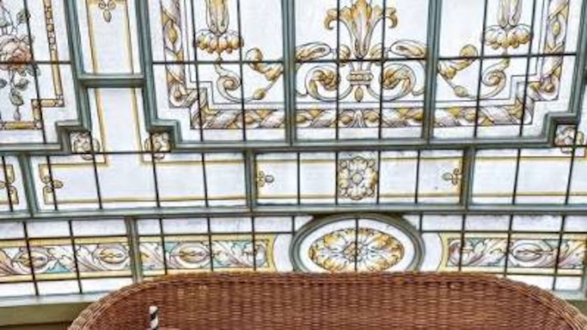 Le Jardin Secret combina vegetación, luz natural y diseño inspirado en los tradicionales jardines de invierno franceses.