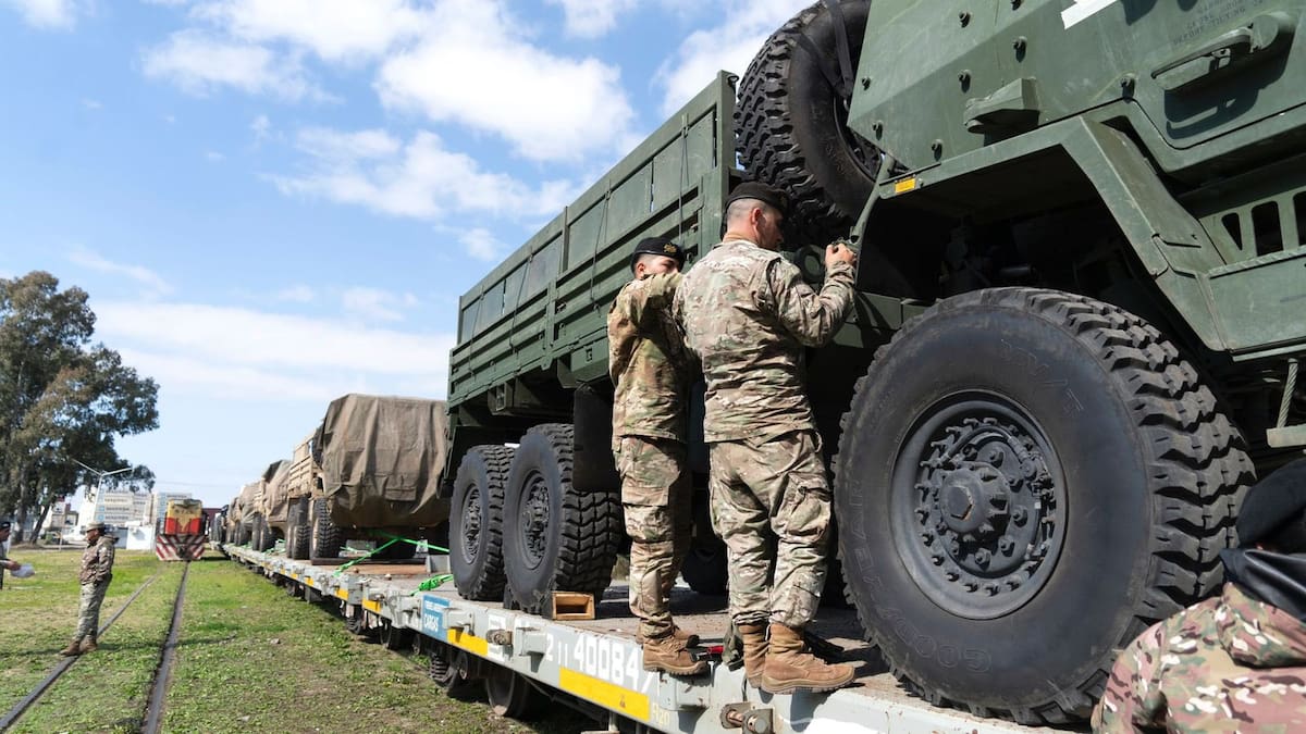 El Ejército Argentino, listo para el ejercicio militar “Libertador”: transportaron más ochenta tanques y vehículos de combate