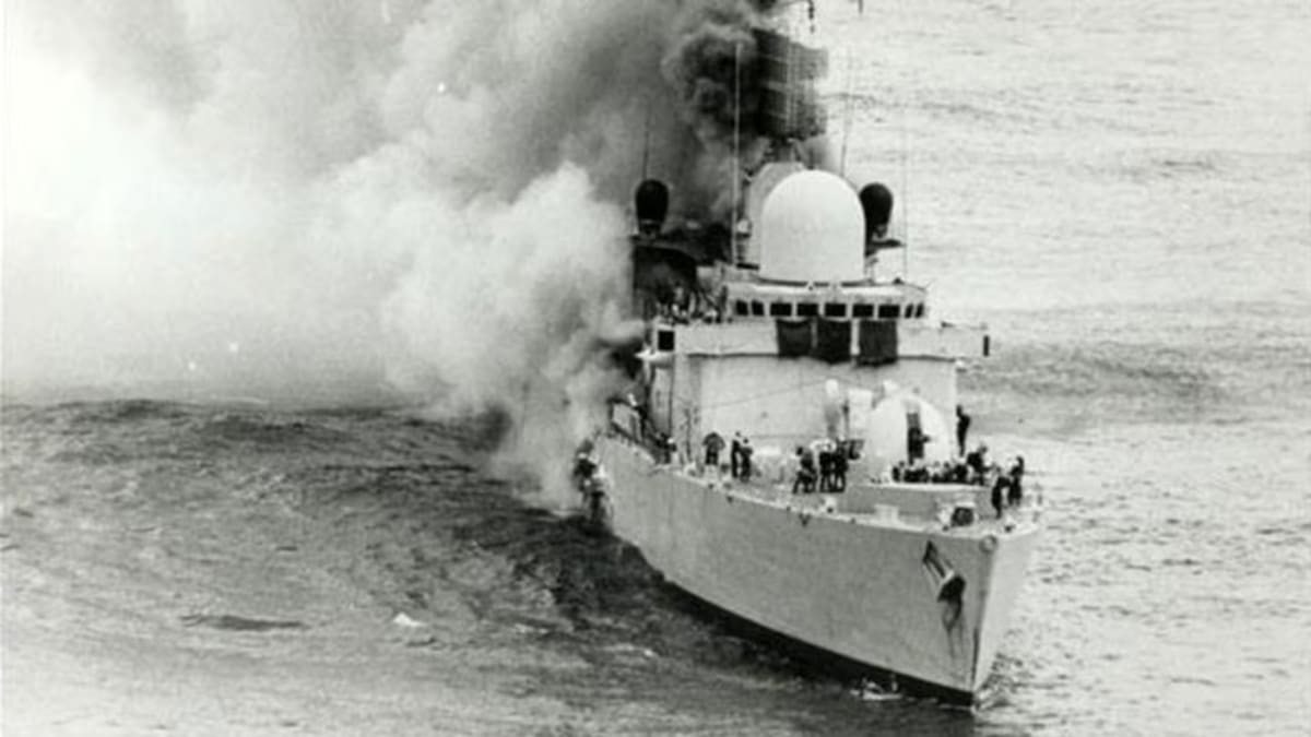 Guerra de Malvinas: los buques británicos que hundieron los aviones de la Fuerza Aérea Argentina