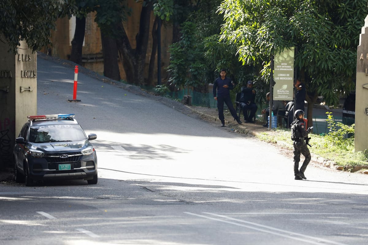 Asedio a la Embajada Argentina en Venezuela. Foto: Reuters